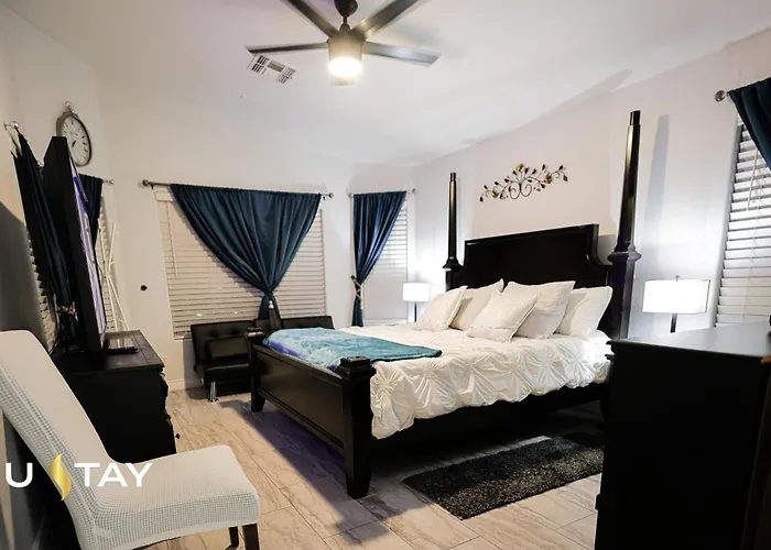 Holiday home No Fees! Civic Centre, Oasis & Open Kitchen Gilbert