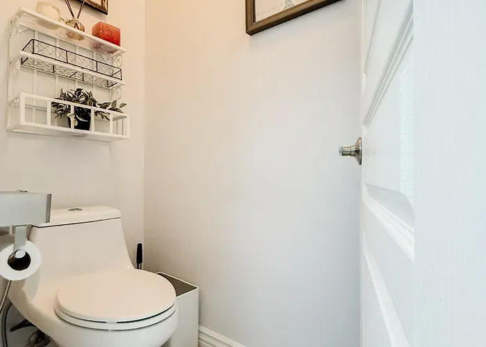 No Fees! Civic Centre, Oasis & Open Kitchen Holiday home *
